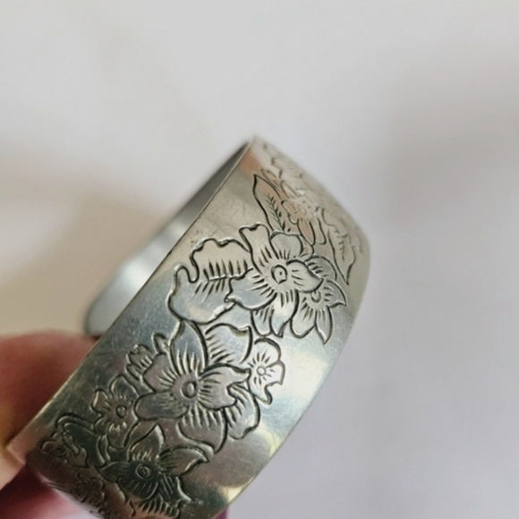 Vintage Silver Cuff Bracelet - Picture 9 of 10